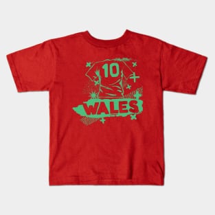 Retro Welsh Football // Vintage Grunge Wales Soccer Kids T-Shirt